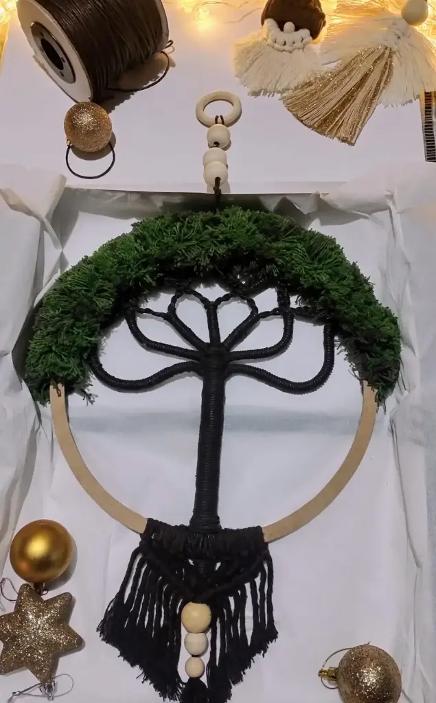 Colgante de Araucaria en Macramé - Arte y Naturaleza en Cada Detalle 